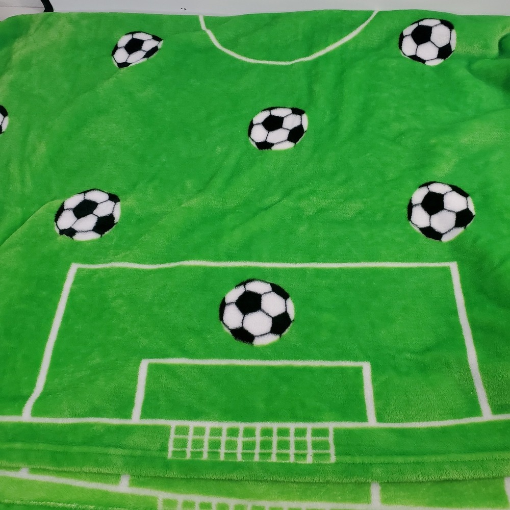 DICK'S Sporting Goods Green Soccer Ball Field‎ Throw Blanket